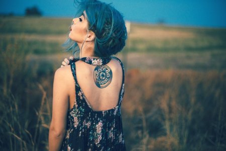 Тату на спине для девушек