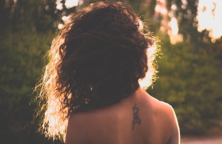 Девушка со спины