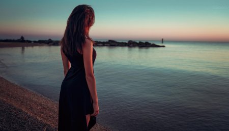 Девушка со спины