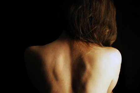 Женское тело со спины