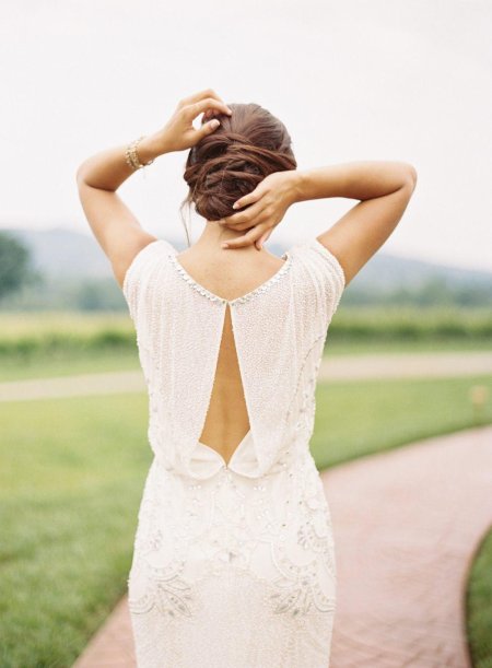 Свадебное платье с открытой спиной