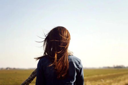 Девушка со спины