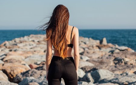 Девушка со спины