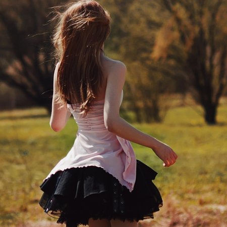 Девушка со спины