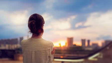 Девушка со спины