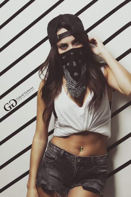 Девушка в бандане