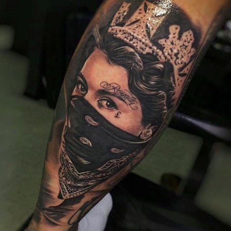 Тату девушка с банданой на лице