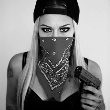 Девушка в бандане