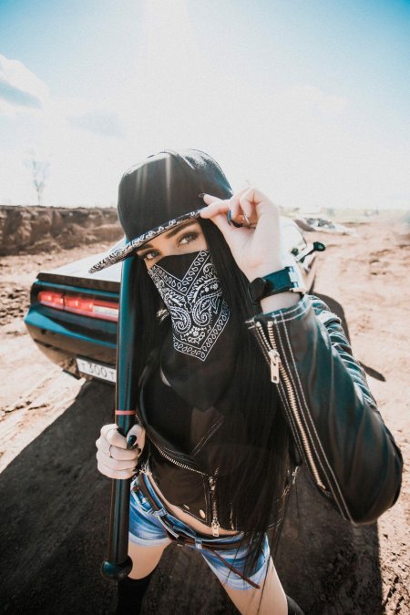 Девушка бандитка