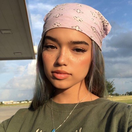 Красивые девушки в бандане