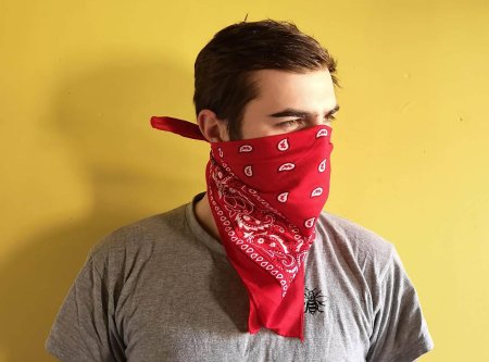 Бандана на лице