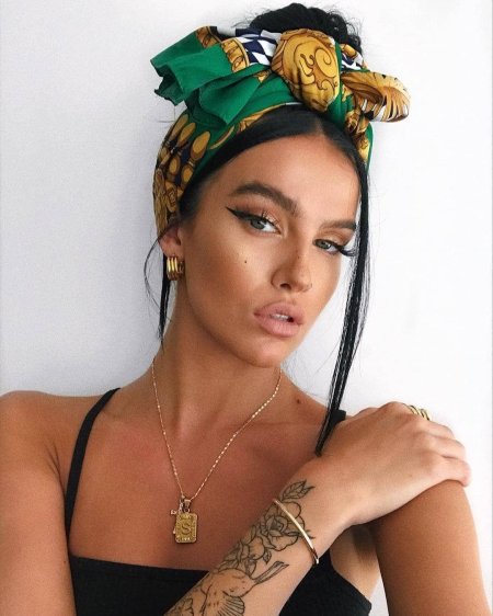 Прическа с банданой