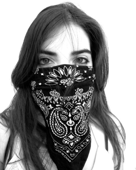 Девушка в бандане