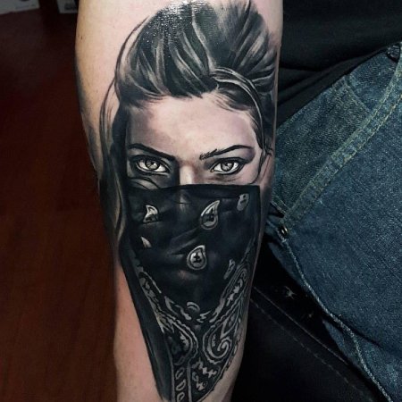 Тату чикано девушка в бандане