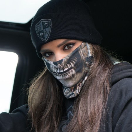 Девушка в бандане