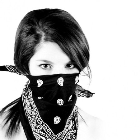 Девушка в бандане