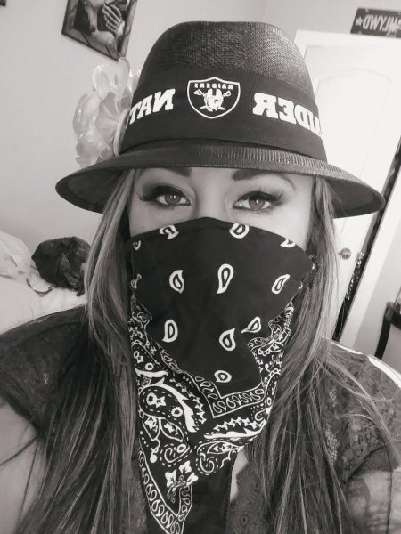 Девушка в бандане