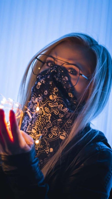 Девушка в бандане