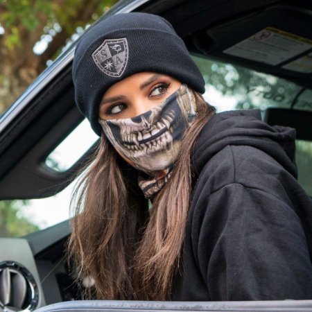 Крутые девушки в масках