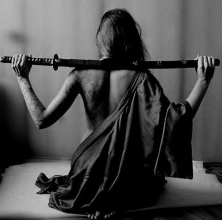 Девушка с катаной