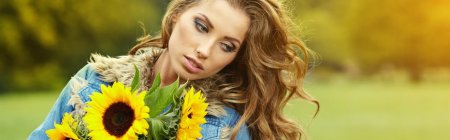 Девушка с подсолнухами