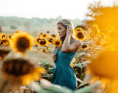 Подсолнух девушка