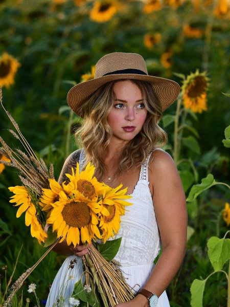Подсолнух девушка