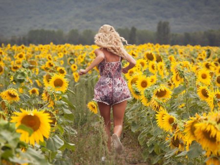 Подсолнух девушка