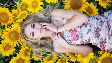 Подсолнух девушка