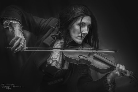 Девушка со скрипкой