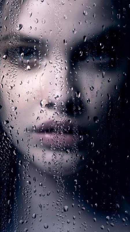 Барбара палвин за стеклом