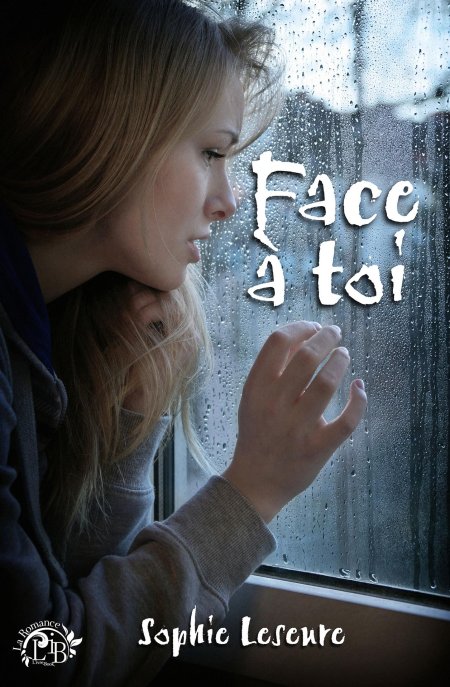 Женщина у окна дождь