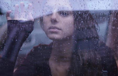 Девушка под дождем