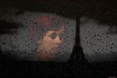 Капли на стекле