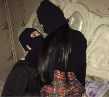 Парень и девушка в балаклавах