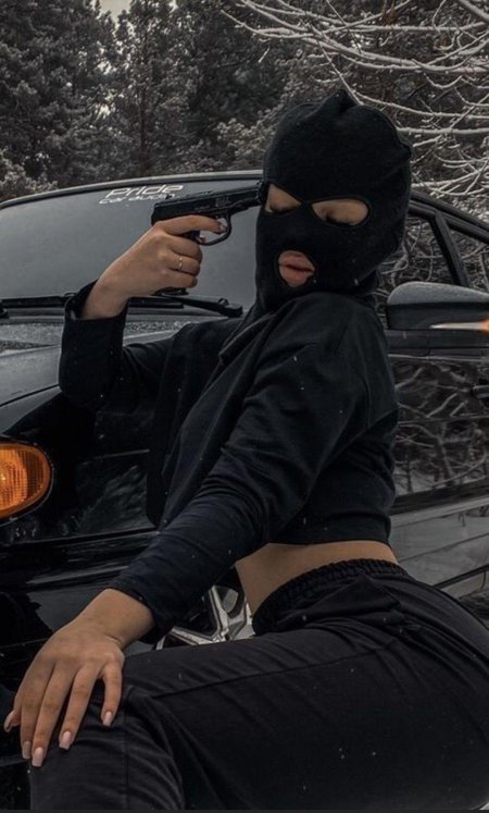 Девушка бандитка