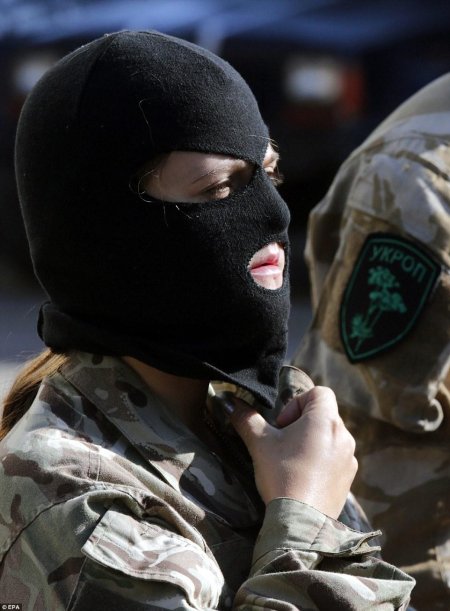 Солдат в маске