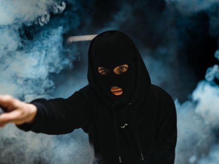 Парень в балаклаве