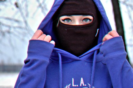 Девушка в балаклаве
