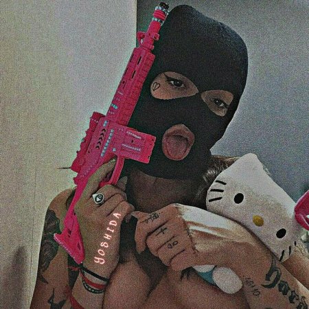 Девушка в балаклаве