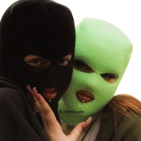 Девушка в балаклаве