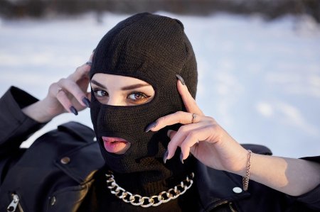 Фотосессия в балаклаве девушка