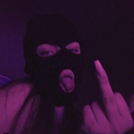 Девушка в балаклаве