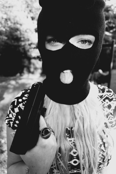 Девушка бандитка