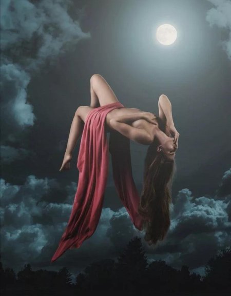 Летающая девушка