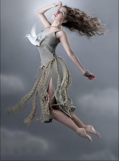 Летающая девушка