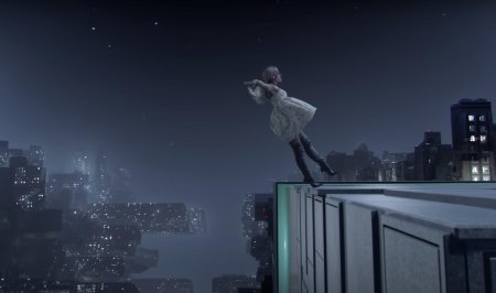 Девушка падает с крыши