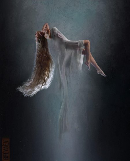 Девушка в воздухе