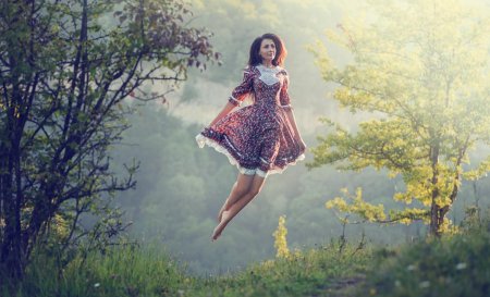 Женщина в полете