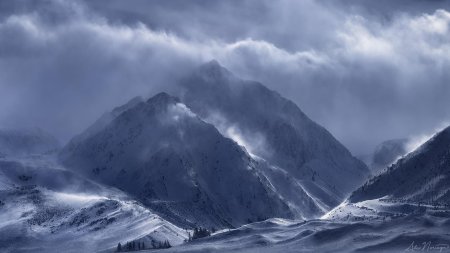 Снежная гора